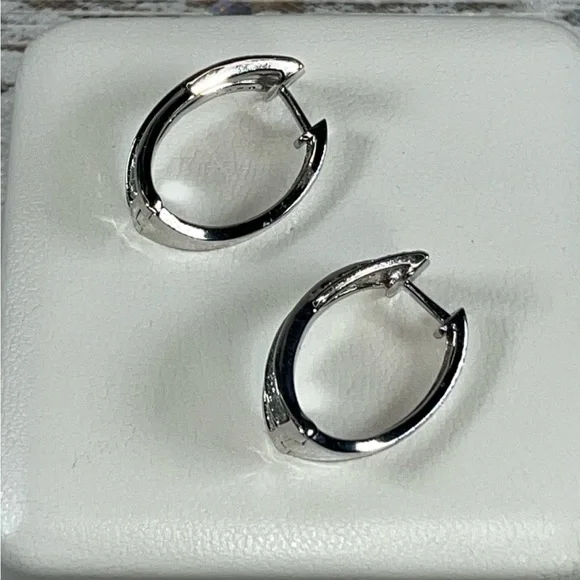 Real Genuine Diamond Earrings, Italian Designer, .52 CTW. 925 Sterling Silver - Picture 8 of 10